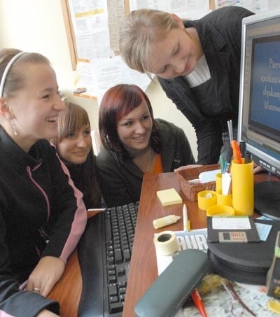 Paulina Krasucka, Anita Król, Kasia Baran i Małgorzata Piętka to dziewczyny, które należą do grupy inicjatywnej. Dbają o organizację i realizację projektu.