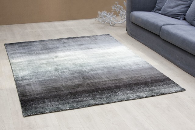 Nowoczesny dywanOryginalny dywan przełamie monotonię podłogi, która może wkraść się do naszego mieszkania.