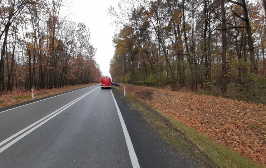 Wypadek w Smęgorzowie. Kierowca BMW jazdę na drodze krajowej nr 73 zakończył w rowie [ZDJĘCIA]