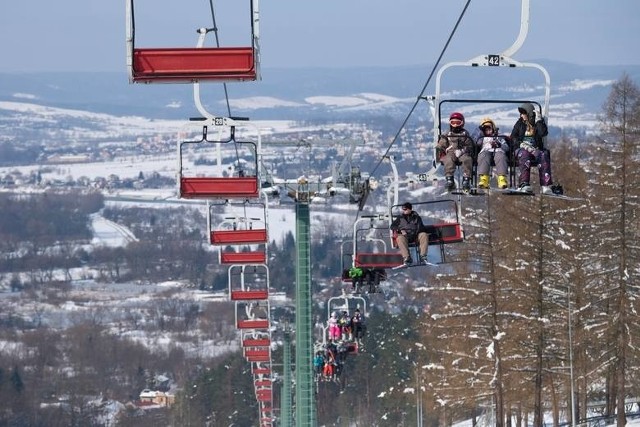 Wyciąg na stoku narciarskim w Przemyślu.