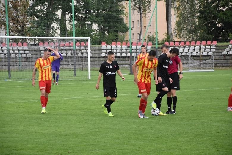 Korona II Kielce przegrała w trzecioligowym meczu z Podhalem...