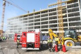 Ćwiczenia straży pożarnej - ewakuacja na budowie LC Corp [ZDJĘCIA]