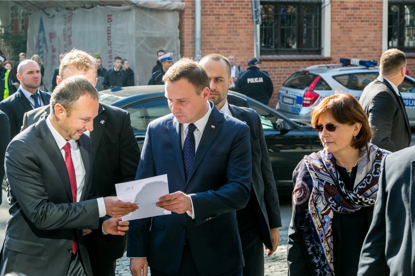 Prezydent Andrzej Duda otrzymał petycję od przedstawicieli...