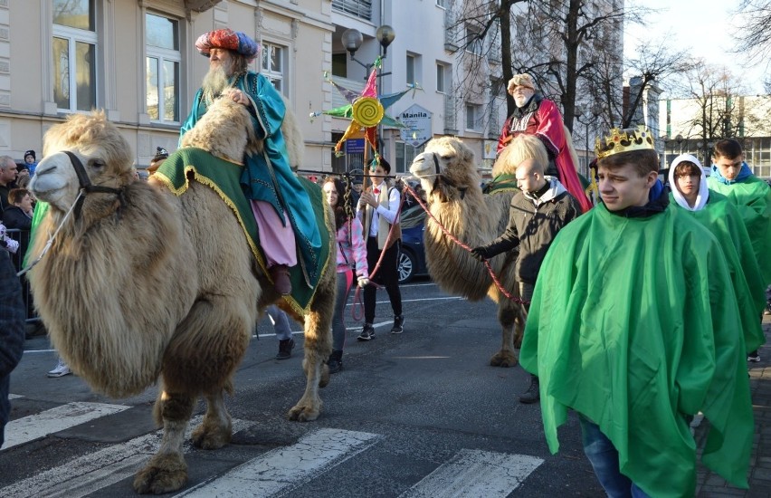 Tysiące mieszkańców wzięło udział w sobotę, 6 stycznia, w...