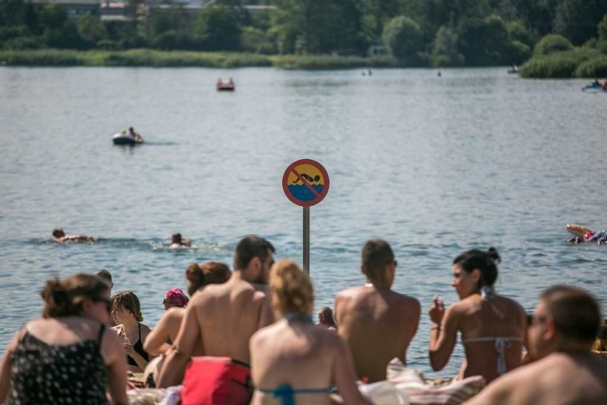 Tłumy krakowian wypoczywają nad zalewem Bagry [ZDJĘCIA]