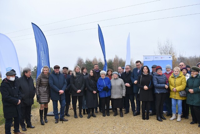 Na wale nad Sołą w Broszkowicach (gm. Oświęcim) Państwowe Gospodarstwo Wodne Wody Polskie Regionalny Zarząd Gospodarki Wodnej w Krakowie oficjalnie zakończyło 2,5-letnią inwestycję prowadzoną w rejonie tzw. Węzła oświęcimskiego