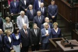 Podlaskie ma już nowego posła w Sejmie. Prof. Henryk Wnorowski złożył przysięgę. Dariusz Piontkowski zasiadł w ławach rządowych [ZDJĘCIA]