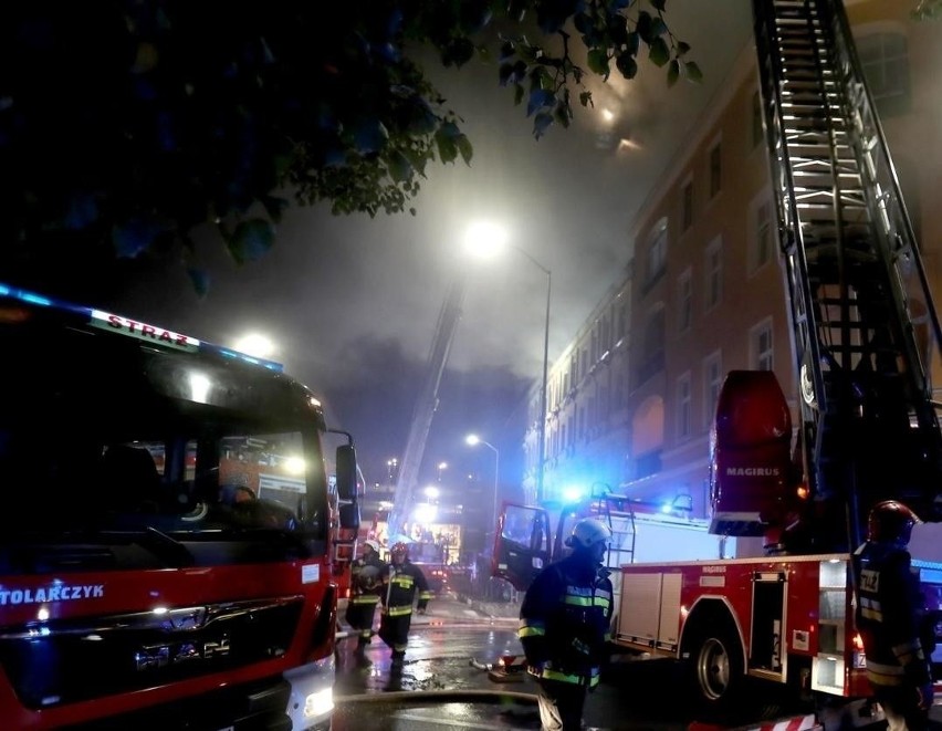 Cztery ofiary pożaru we Wrocławiu. Dwie godziny przed pożarem straż orzekła: "Jest bezpiecznie"