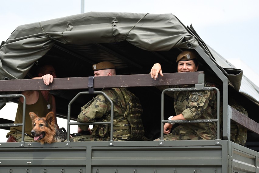 I Tarnogórski Piknik Militarny 2019. Były, czołgi, ciężarówki i wielka parada ZDJĘCIA