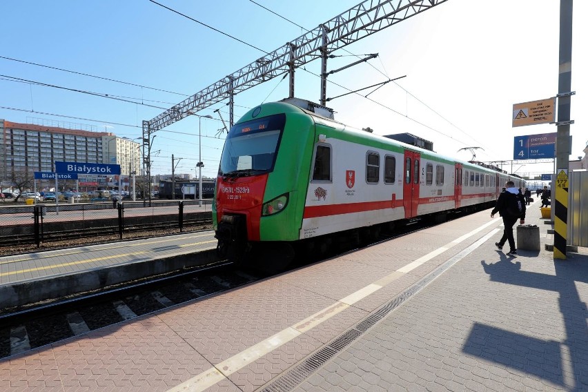 Z powodu epidemii nadal zawieszona część pociągów w Podlaskiem. POLREGIO wprowadza też ograniczenia na święta i weekendy