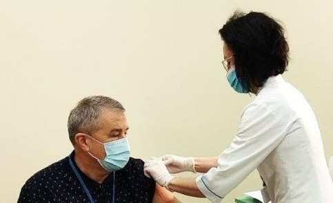 Szpital Wojewódzki w Suwałkach. Rozpoczęły się szczepienia przeciwko COVID-19 [Zdjęcia]