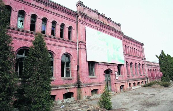Patrząc na zabudowania na rogu ul. Kilińskiego i ul. Tymienieckiego trudno uwierzyć, że była to kiedyś największa i najnowocześniejsza fabryka w Polsce.