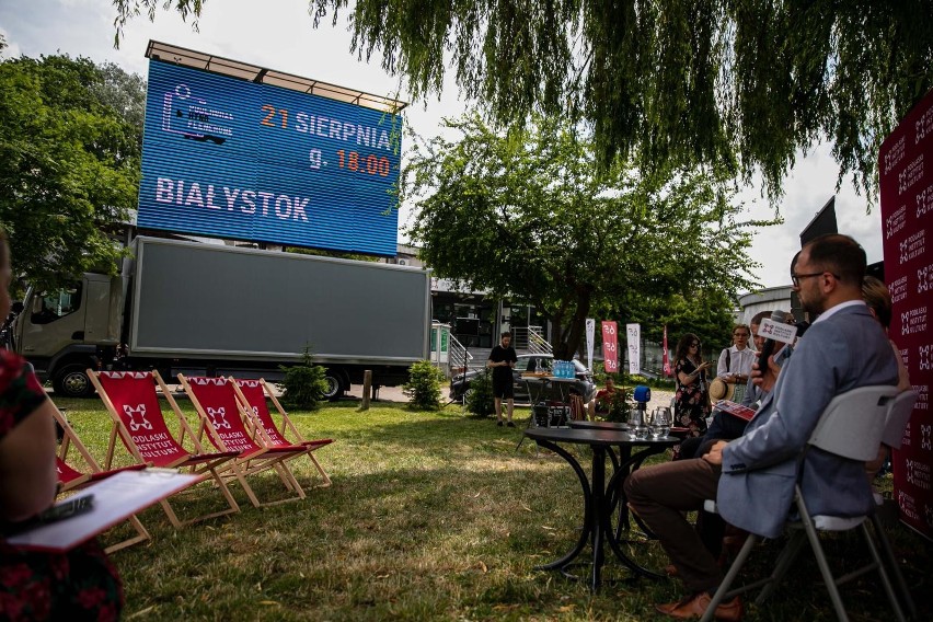 Filmy pod chmurką. 3. edycja Podlaskiego Kina Plenerowego. Hity kinowe dotrą do 16 miejscowości w regionie