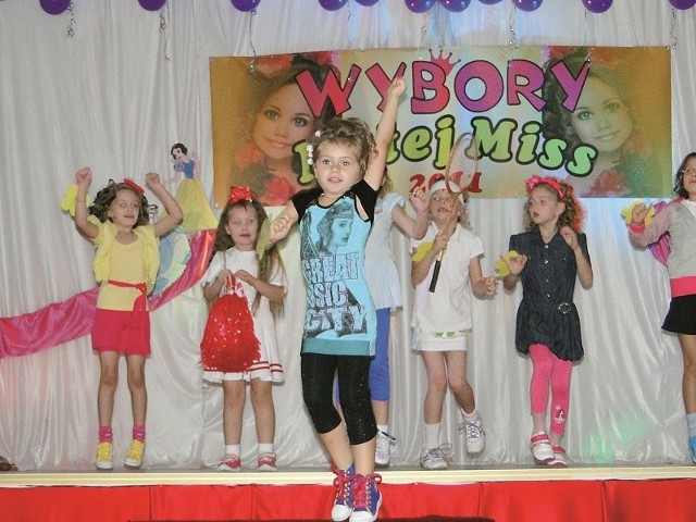 Dwadzieścia dziewczynek rywalizowało w wyborach Małej Miss Sołectwa Maszewo.