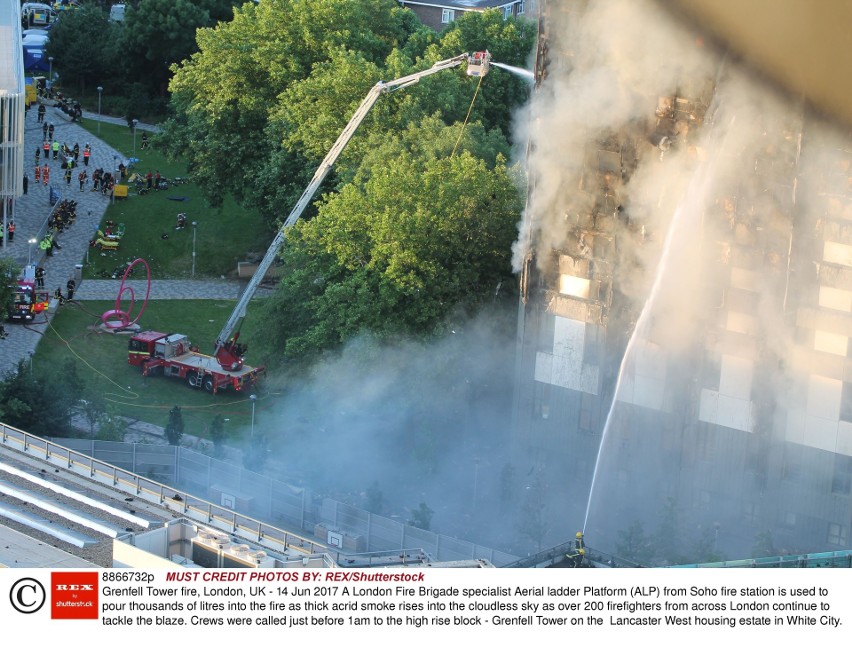 Wielka Brytania: Pożar wieżowca Grenfell Tower w Londynie, ofiary śmiertelne [ZDJĘCIA] [WIDEO]