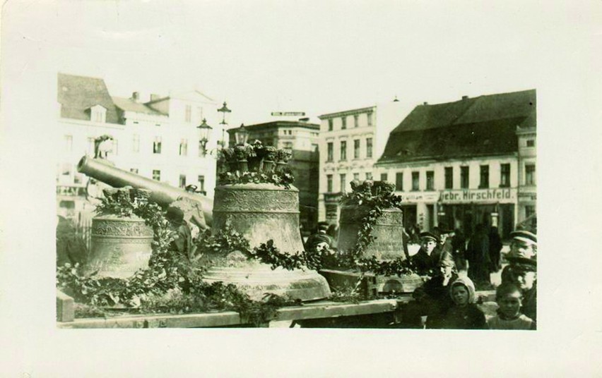 Ostatnie miesiące II wojny światowej. Na koszalińskim rynku...