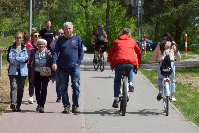 Niedzielny wypoczynek nad zalewem w Cedzynie. Piękna, słoneczna aura przyciągnęła mnóstwo ludzi.