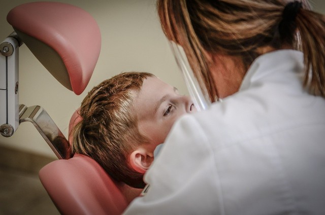 Najbardziej pożądaną specjalizacją lekarsko-stomatologiczną była ortodoncja, gdzie na jedno miejsce rezydenckie zgłosiło się aż 13 chętnych.