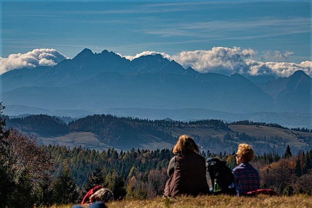 Sądecczyzna słynie z pięknych widoków. Z różnych punktów widokowych można podziwiać m.in. Tatry