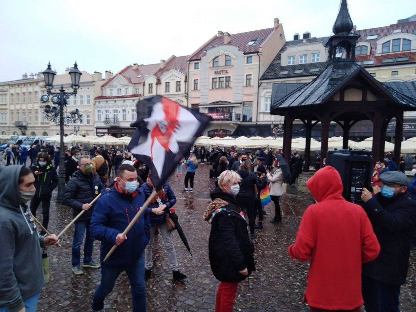 Strajk Kobiet w Rzeszowie. To już drugi protest po czwartkowym orzeczeniu Trybunału Konstytucyjnego ws. aborcji [RELACJA]