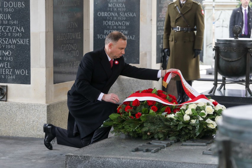 Prezydent Andrzej Duda złożył wieniec na Grobie Nieznanego...