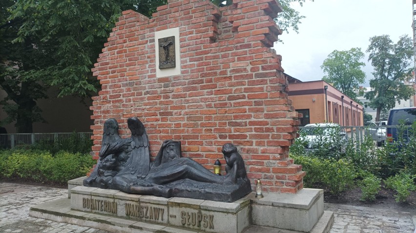 Odrestaurowany pomnik Powstańców Warszawskich w Słupsku