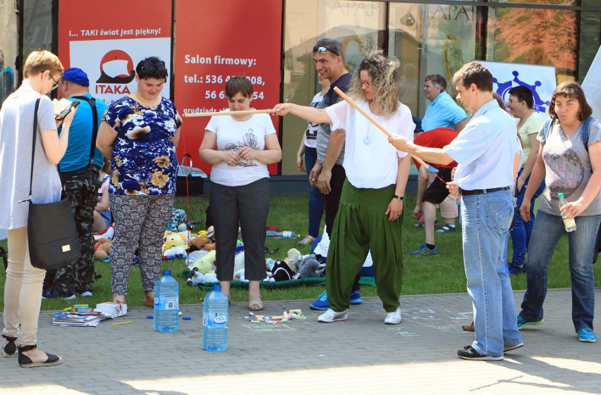 W programie piątkowego pikniku PCK "Majówka z Alfą" były...