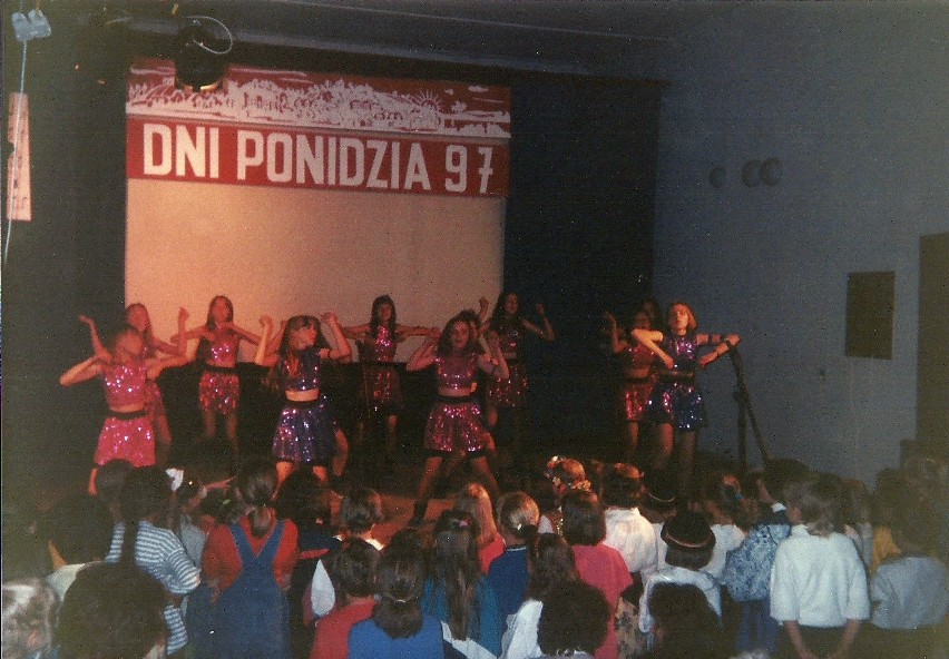 Tak dawniej bawiono się i świętowano w Pińczowie. Zobaczcie niesamowite fotografie z 1997 roku. Poznajecie siebie lub bliskich? ZDJĘCIA