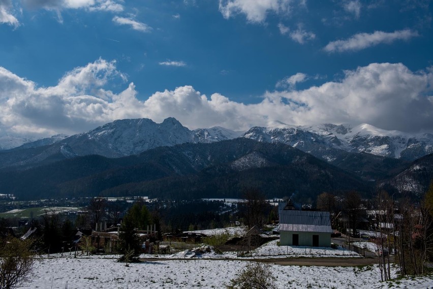 Tatry. Niżej wiosna, wyżej zima i zagrożenie lawinowe [ZDJĘCIA]