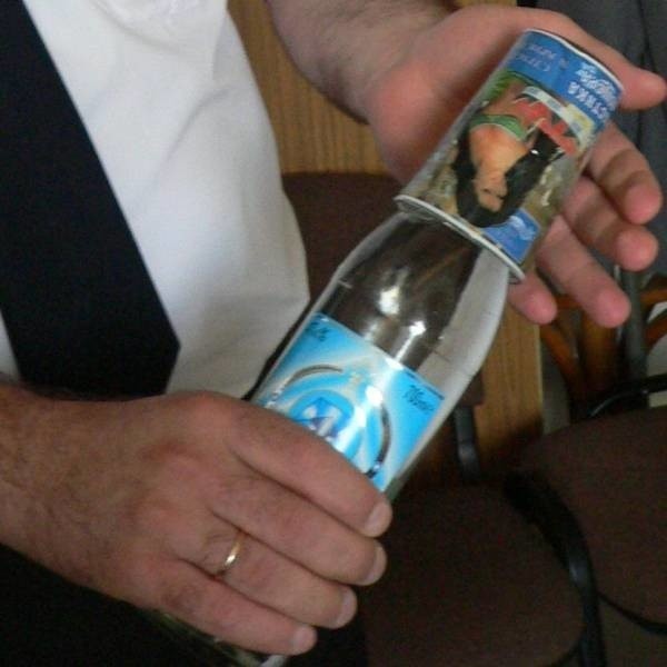- Bułgarzy przywieźli ze sobą absolutną wysokoprocentową nowość - wódkę na potencję, z gratisowym kubkiem.