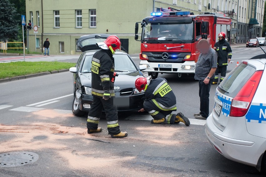 Kolizja na rondzie w centrum Słupska (zdjęcia, wideo) 