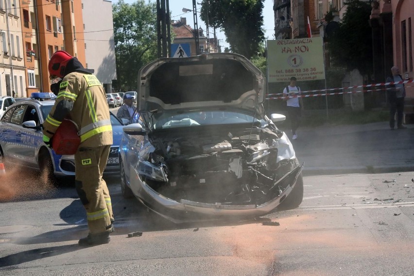 03.06.2021 legnica dwie osoby ranne wypadek skrzyzowanie...