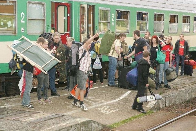 Tak w zeszłym roku dojechali do Kostrzyna woodstockowicze pierwszym specjalnym pociągiem. W tym roku pierwszy taki pociąg dojedzie do Kostrzyna 30 lipca.