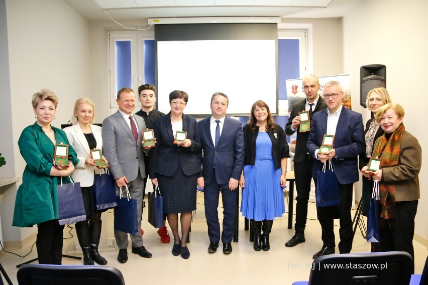 W konferencji uczestniczyli burmistrz Staszowa Leszek Kopeć,...