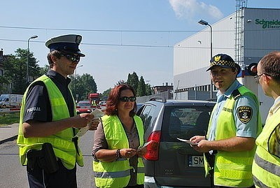 Mikołów: "Zatrzymaj się i żyj". Policja wspólnie z strażnikami i sokistami [ZDJĘCIA]