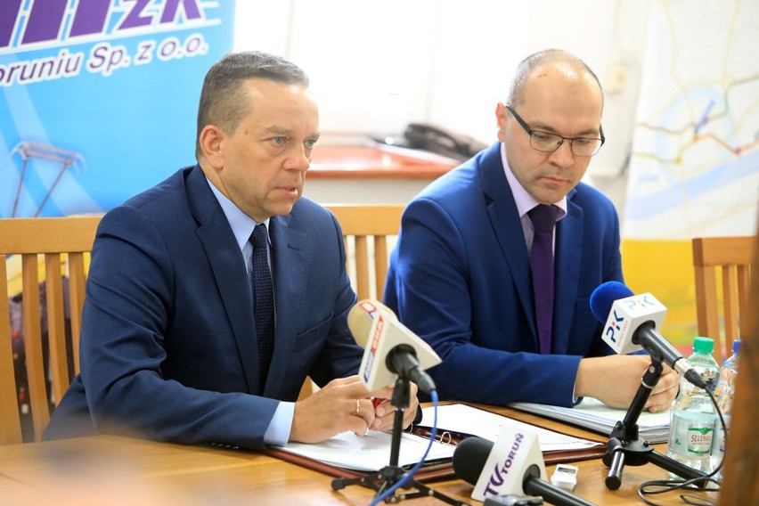 Zbigniew Wyszogrodzki, prezes MZK w Toruniu i Piotr Rama,...