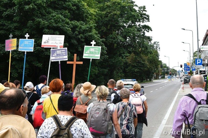 35. Białostocka Piesza Pielgrzymka na Jasną Górę. Blisko dwustu pątników ruszyło do Częstochowy (zdjęcia)