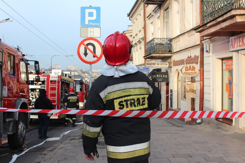 Pożar kamienicy przy ul. Lubartowskiej (ZDJĘCIA, WIDEO)