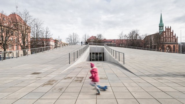 Nagroda World Building of the Year 2016 dla Roberta Koniecznego i KWK Promes. Nagrodę zdobył za Muzeum Centrum Dialogu Przełomy w Szczecinie