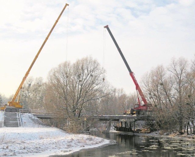 W połowie października zamknięto most przy ul. Sienkiewicza w Brodnicy. Prace cały czas są prowadzone.