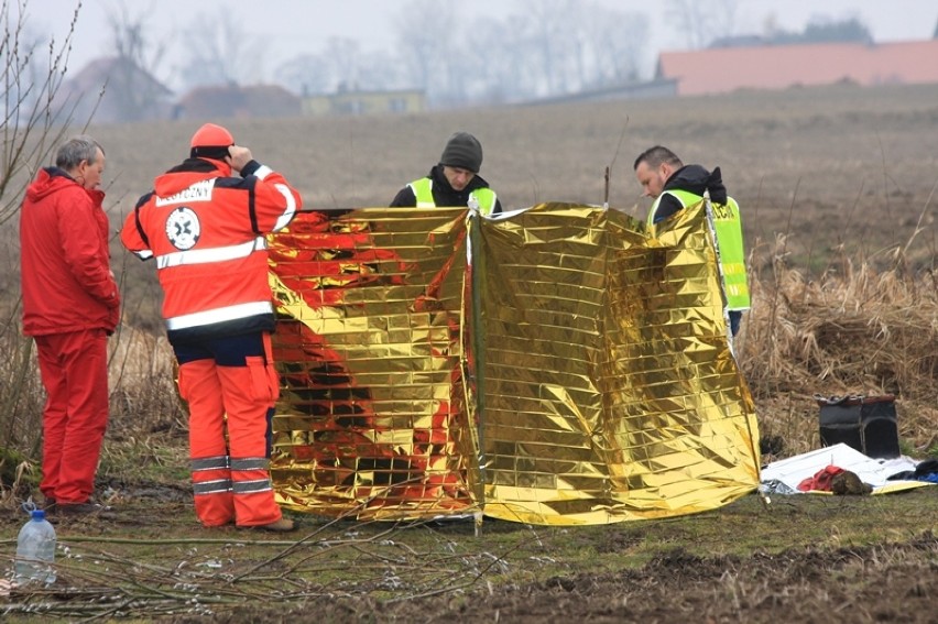 Ciało 27-letniej mieszkanki Komorowa znalezione przy stawie...