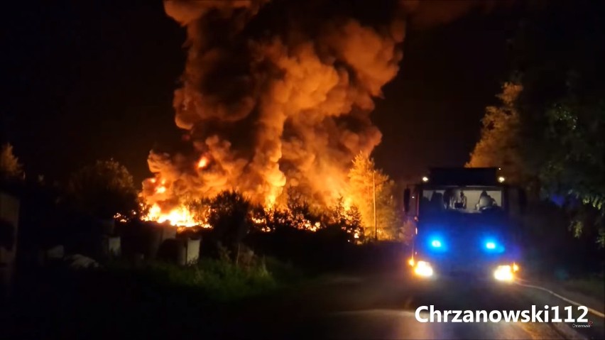 Potężny pożar w Trzebini. Pali się składowisko gumowych odpadów [ZDJĘCIA]