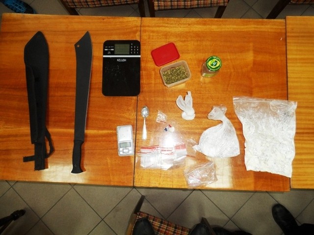 Policjanci z Rogoźna znaleźli narkotyki u dwóch 31-letnich mieszkańców tego miasta