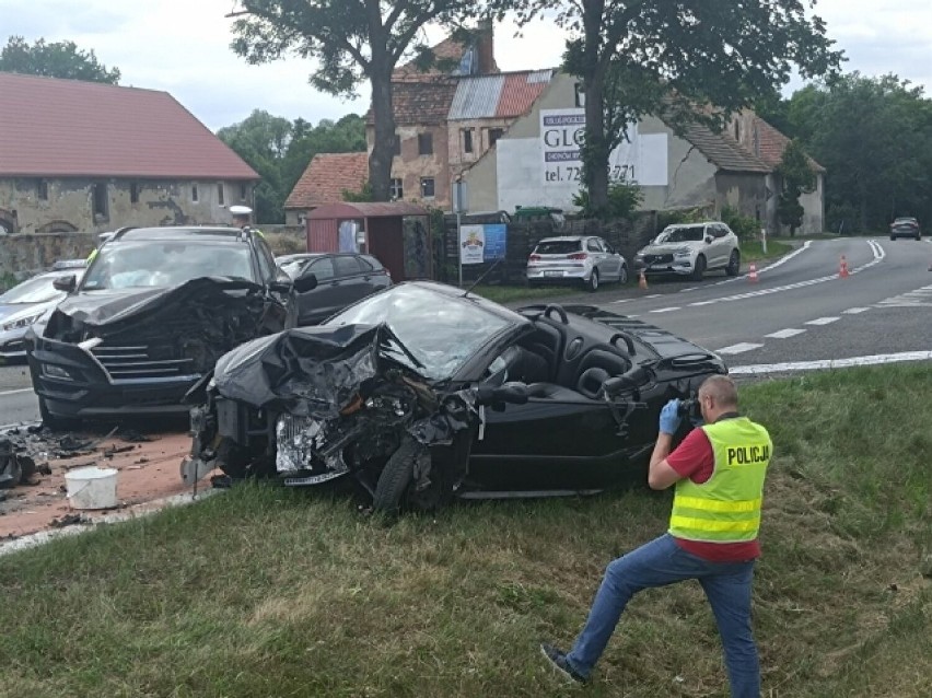 Zderzenie dwóch samochodów osobowych miało miejsce w...