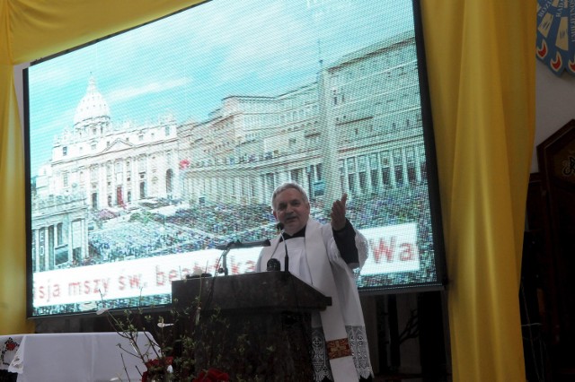 Transmisję z kanonizacji Jana Pawła II będziemy mogli obejrzeć na telebimach, które staną przy kościele pw. św. Rodziny na Czubach