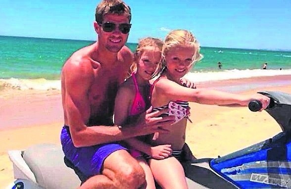 Anglik Steven Gerrard po szybkim powrocie z mundialu bawi z rodziną (ma trzy córki) na wakacjach. Widać, że czuje się świetnie