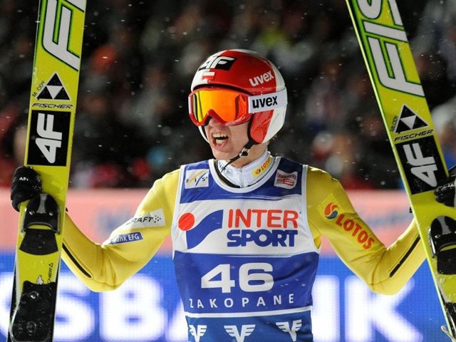 Kamil Stoch wygrywa w piątek Puchar ŚwiataKamil Stoch wygrywa piątkowy Puchar Świata w skokach narciarskich na Wielkiej Krokwi w Zakopanem.
