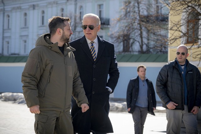Joe Biden przybył w poniedziałek do Kijowa