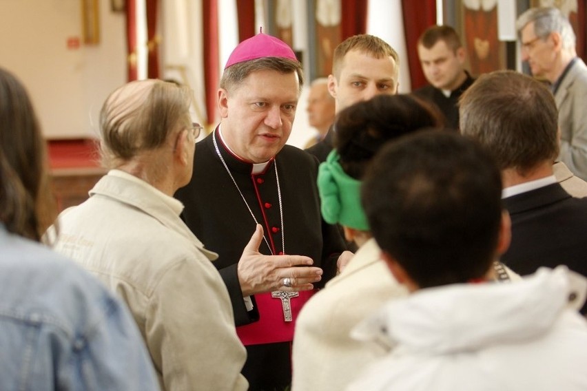 W wielką sobotę wrocławianie spotkali się z arcybiskupem...