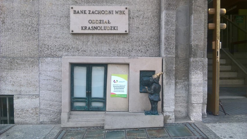 Krasnal Bankuś przy siedzibie Banku Zachodniego WBK (Rynek...